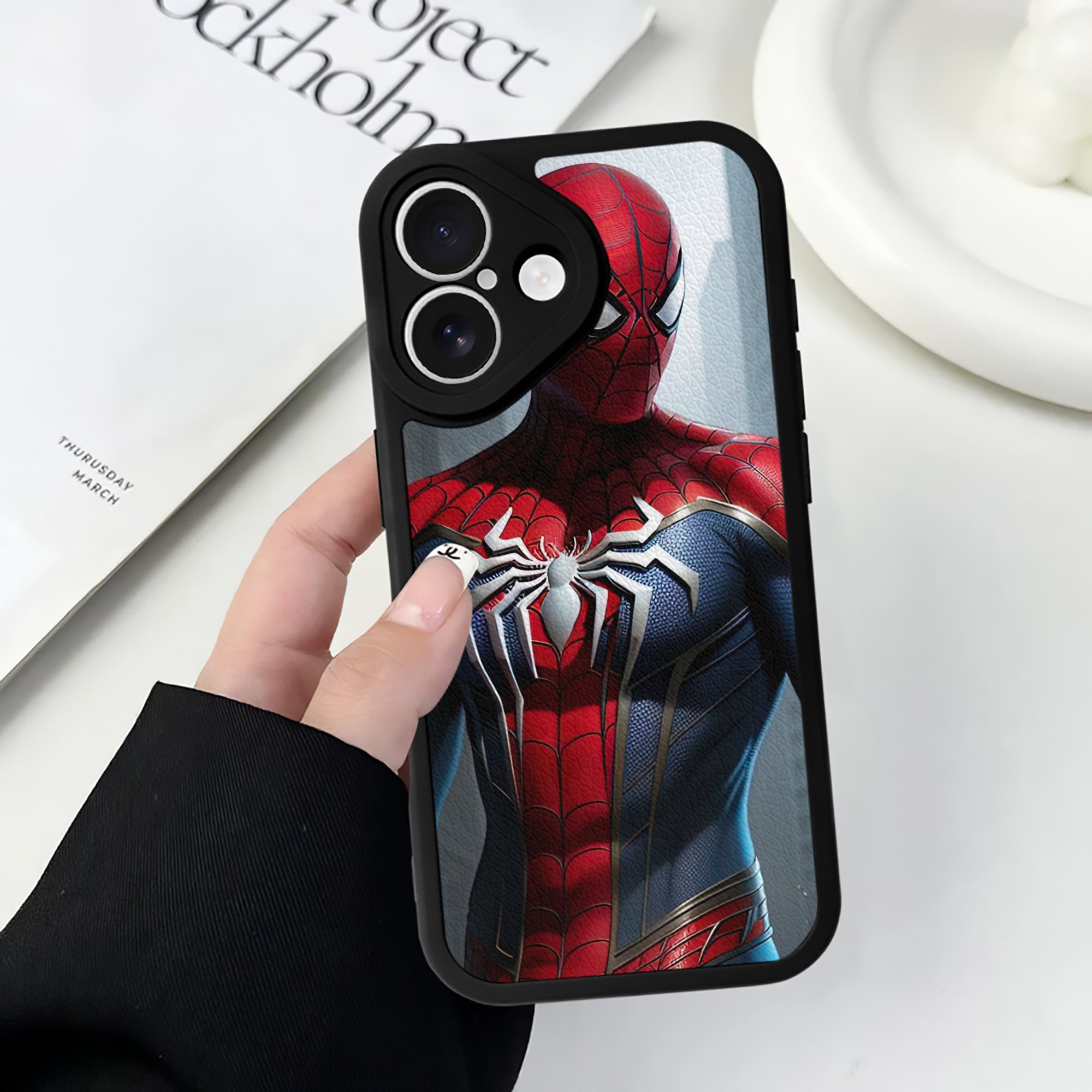 （画像用） Spider Man スパイダーマン 【iPhone 16シリーズ対応】シリコンスマホケース（レザー調） 材質：シリコン
